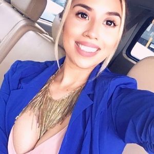 Meet your Posher, Roxana